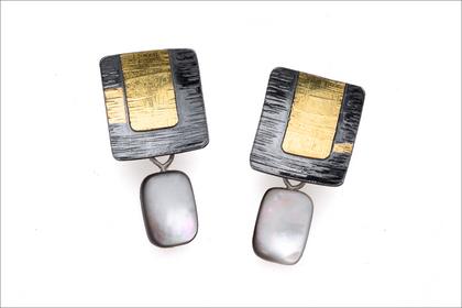 Werger.square dark and gold earrings with stone