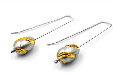 Baird.carved gray pearls with square ear wires