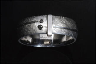 Dailing.palladium black stone ring