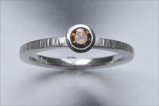 Dailing.small bezel ring