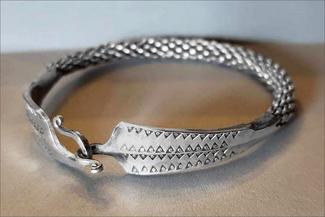 Garcia.twisted silver bracelet