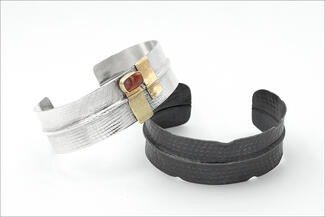 Glimp.silver and dark cuff