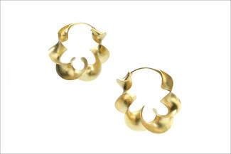 Good.earrings in gold