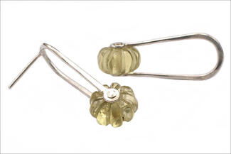 Keast.yellowish earrings