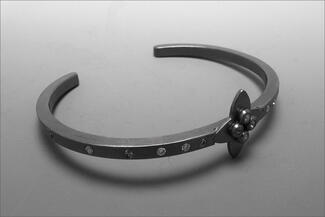 Pabon.cuff with flush setting