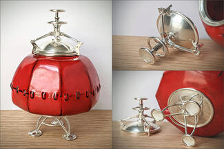 Quinn.twist top red container