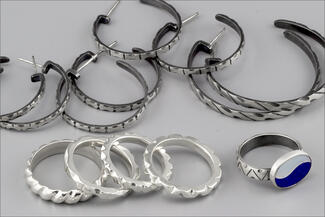 Vanaria.File Carved Jewelry