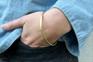 Vanaria.Gold Bangle