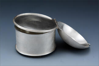 Wells.silver container open