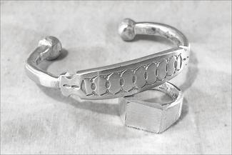 Cheminee.forged bracelet and ring