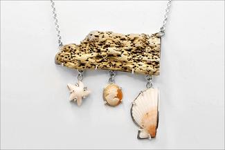 Keast.wood and shell necklace