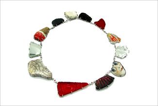 Gollberg.red and beige prong set necklace