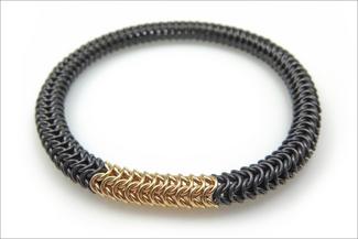Karon.round maille black and gold bracelet