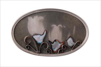 Lazard.oval frame with white image forms
