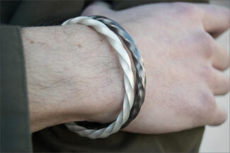 New.twisted bracelets in silver and dark