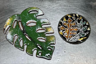 Pastel.green leaf and oak leaf