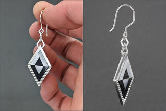 Vanaria.black and white diamond shape earrings